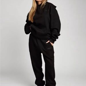 NWT Comfrt Black hoodie and sweatpants set Medium